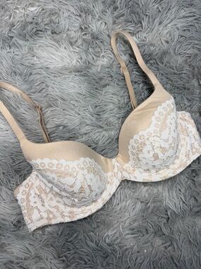 Victorias Secret Body By Victoria Lined Demi Bra Size 34C Nude White Lace Trim
